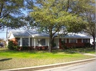 6817 Corona Dr, North Richland Hills, TX 76180