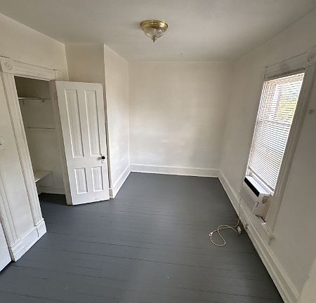 4th image of 235 SW Tyler St #3