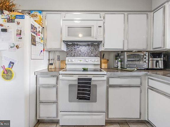 3rd image of 6843 Heatherway Ct