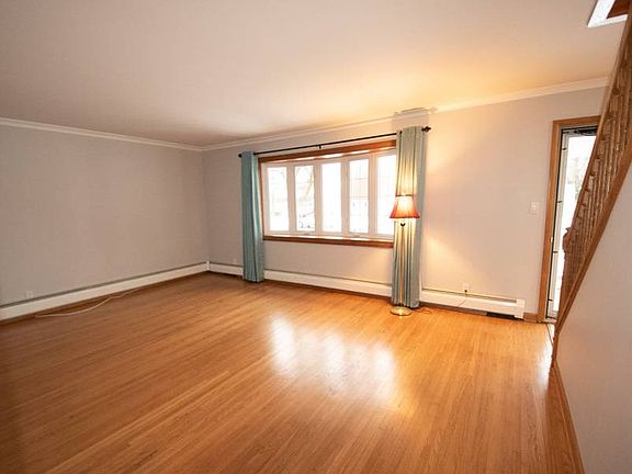5th image of 153 Findlay Ave