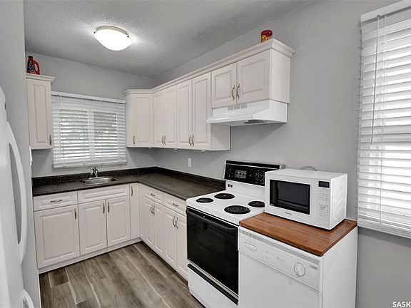 3rd image of 49-51 Carleton DRIVE