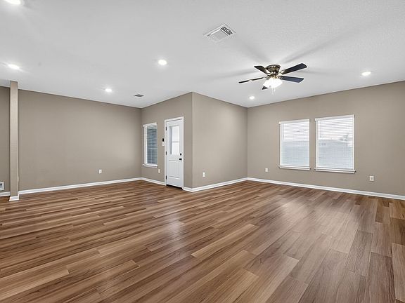 4th image of 2130 Silver Maple