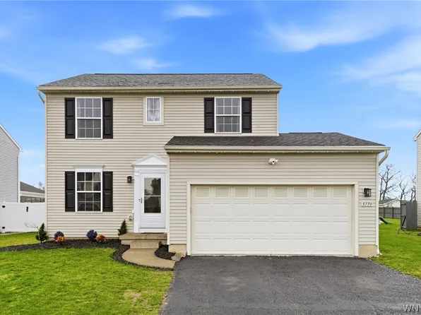 5779 Willow Creek Ln, Sanborn, NY 14132