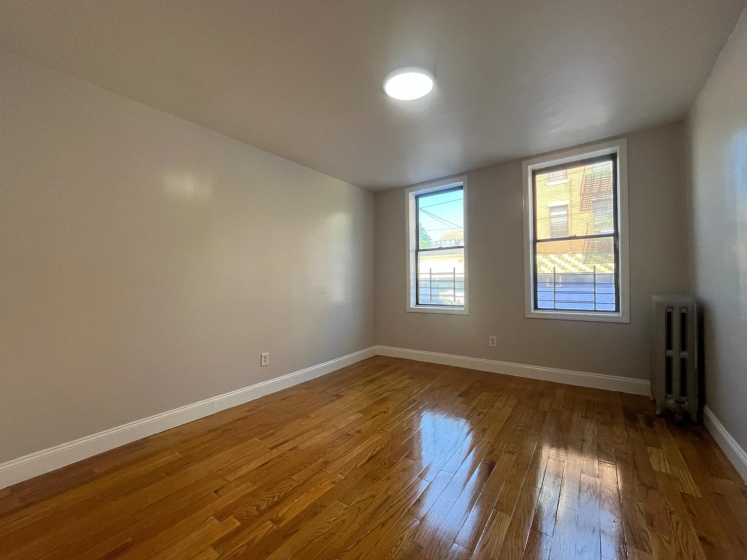 2 bed, 950 sqft, $2,300 — Photo 2