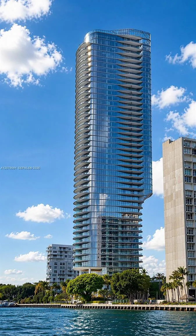 Una Residences — Photo 1