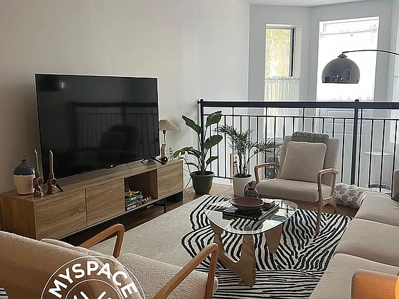 3rd image of 226 Hawthorne St APT 1