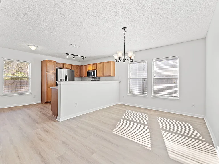 30 N Vermont Ave — Photo 5