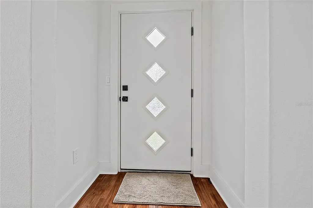 2 bed, 1.0 bath, 1073 sqft, $2,500 — Photo 3