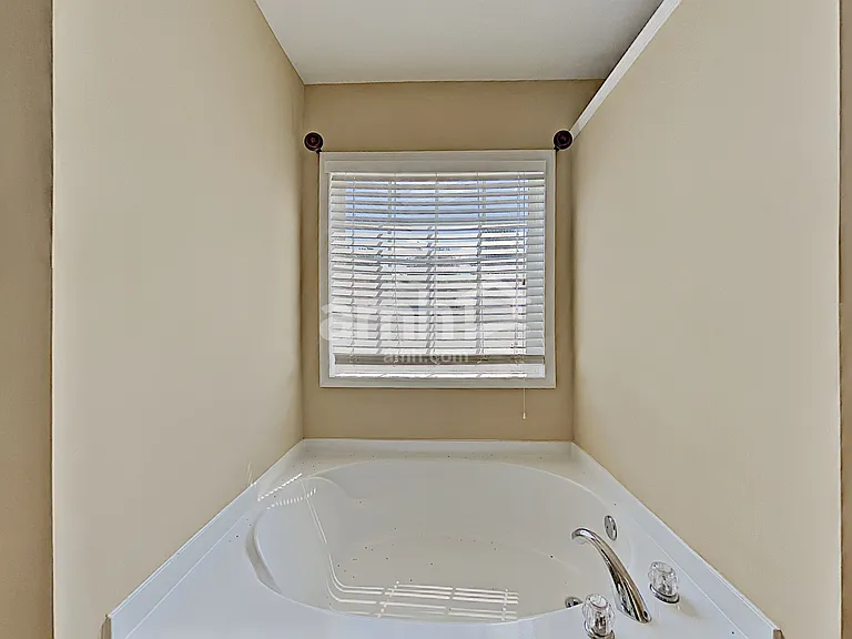 327 Meadowcrest Cir — Photo 13
