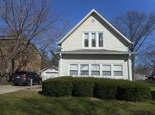 309 S 10th St, Oregon, IL 61061