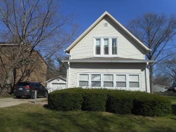 309 S 10th St, Oregon, IL 61061