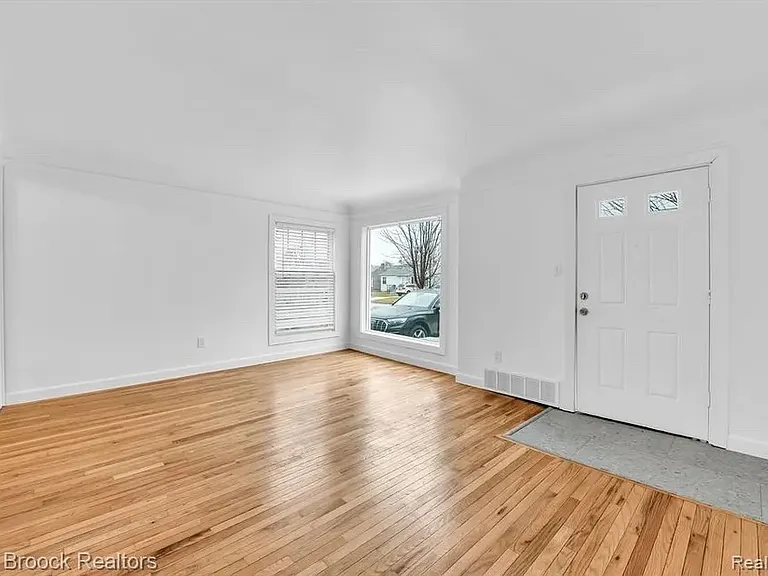 26333 Brush St — Photo 5
