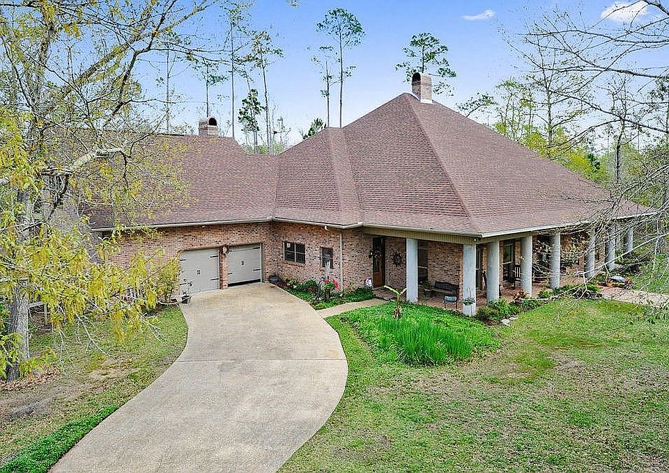 4 BED/4-1/2 BA, GAR. APT