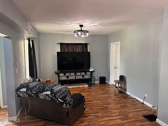 4th image of 315 Broad St