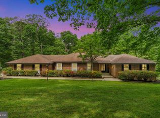 8306 Knights Forest Dr, Clifton, VA 20124