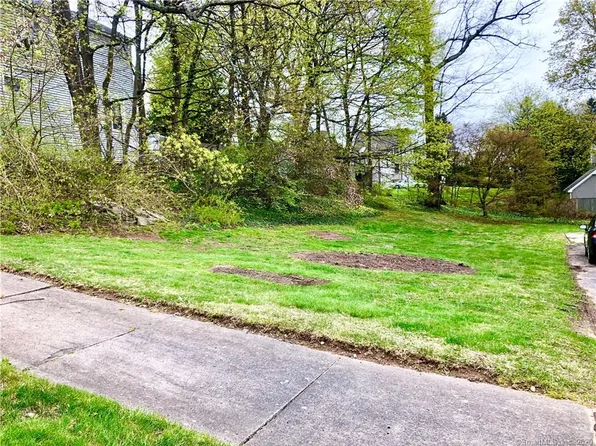 43 Wayland St, North Haven, CT 06473