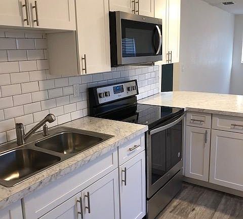 5th image of 1006 Lexington St