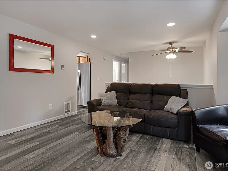 22445 Sunridge Way NE — Photo 4