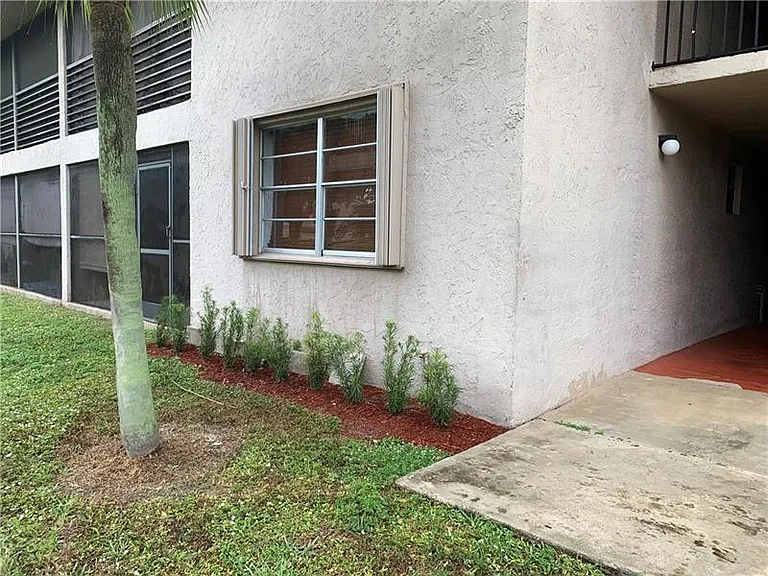 2830 Riverside Dr #102-3 — Photo 14