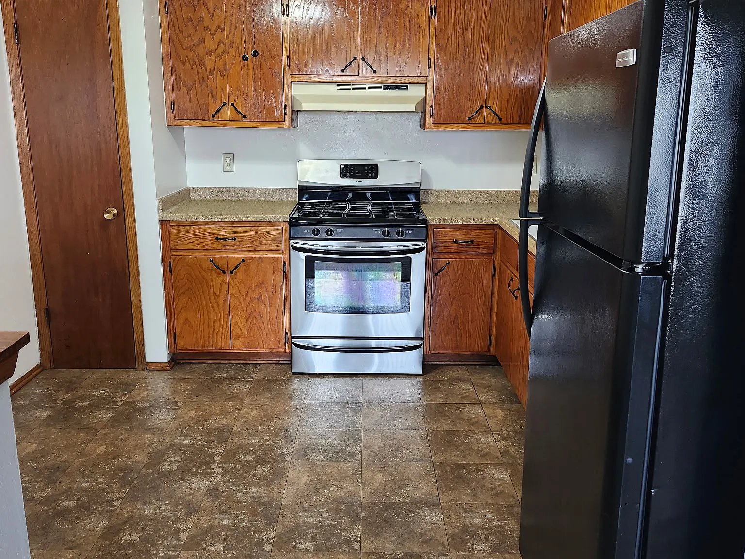 2 bed, 850 sqft, $1,150 — Photo 2