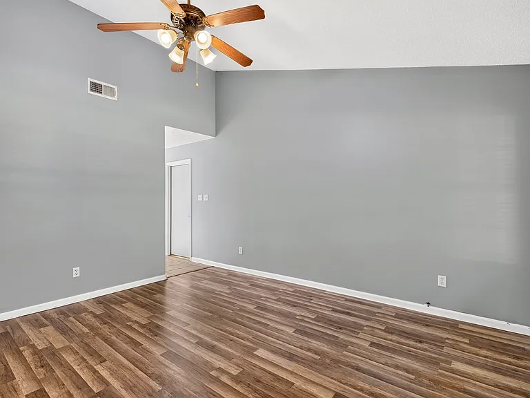 12 Belfair Dr — Photo 11