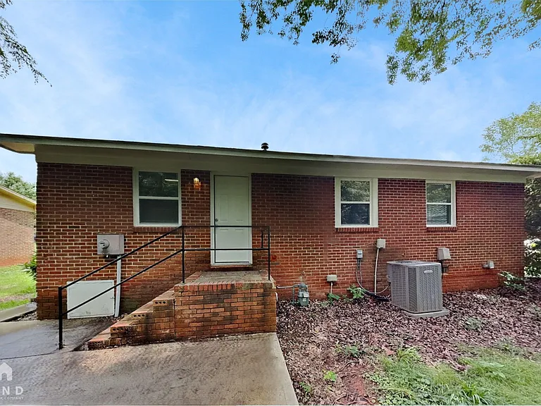 2405 Longleaf Dr — Photo 11