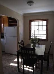 3rd image of 868 Hawthorne Ave E