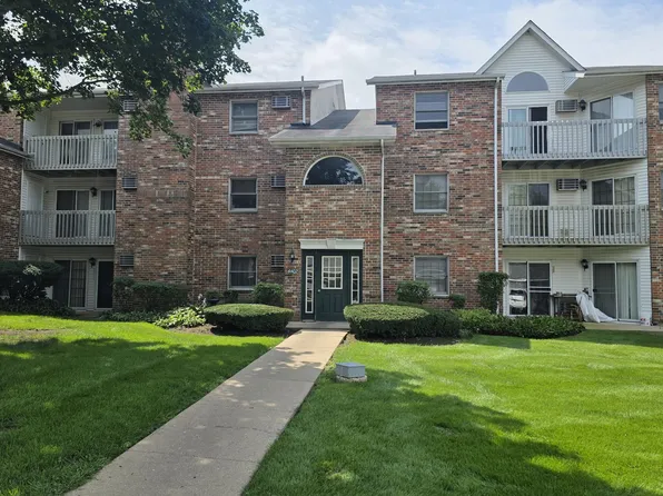 4402 W Shamrock Ln APT 2B, McHenry, IL 60050