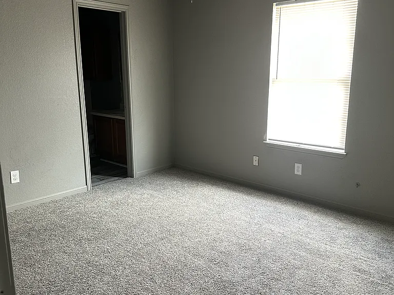 207 E Ross Ave — Photo 15