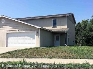 2321 Vineyard Cir, Manhattan, KS 66502