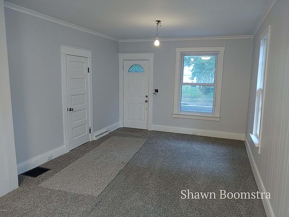 3rd image of 1050 White Ave NW
