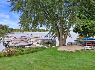 208 Maple Ter, Oconomowoc, WI 53066