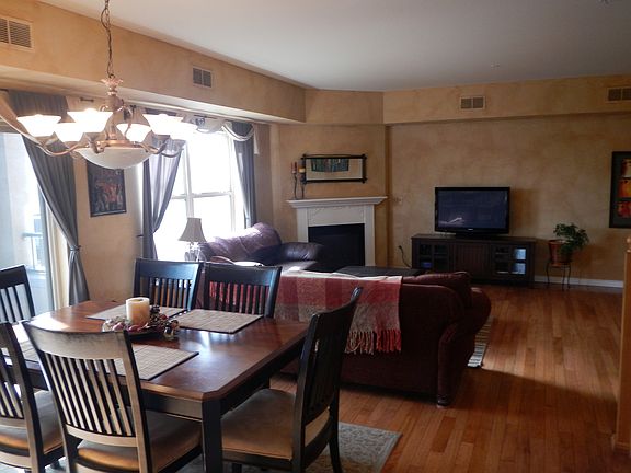 Dining room/living room