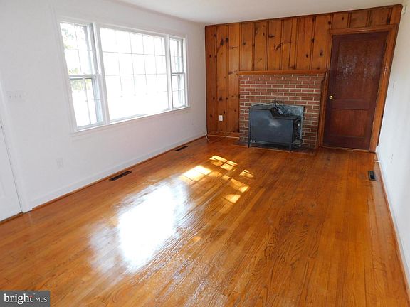 4th image of 10374 Rectory Ln