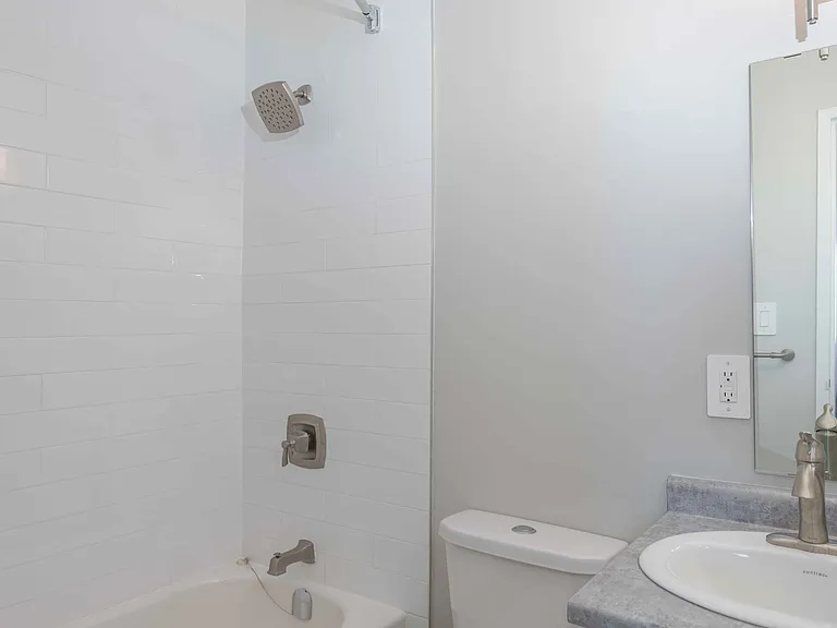 176 Vidal St S — Photo 18