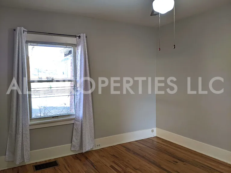 557 S Race St — Photo 16