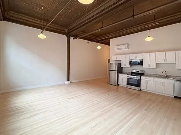 105 Paige St, Lowell, MA