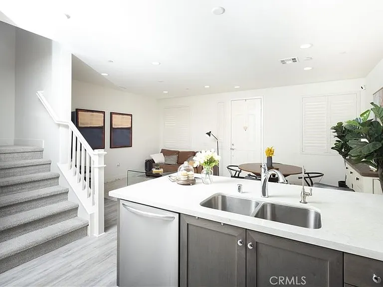 328 S Auburn Heights Ln — Photo 6