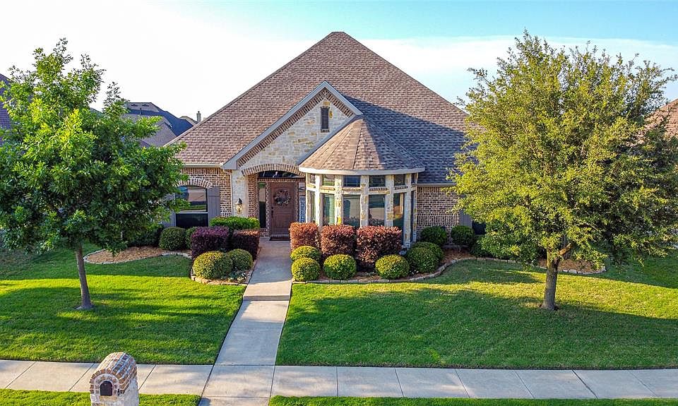 1st image of 1016 Colonial Dr