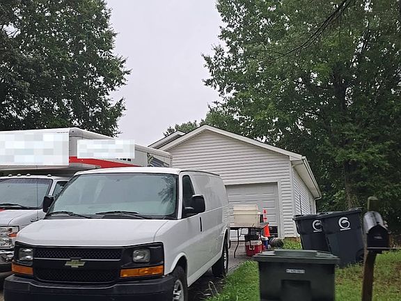 5th image of 302 Brook Pine Dr