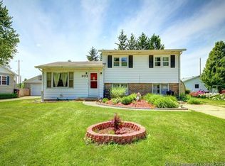 803 S Market St, Mahomet, IL 61853