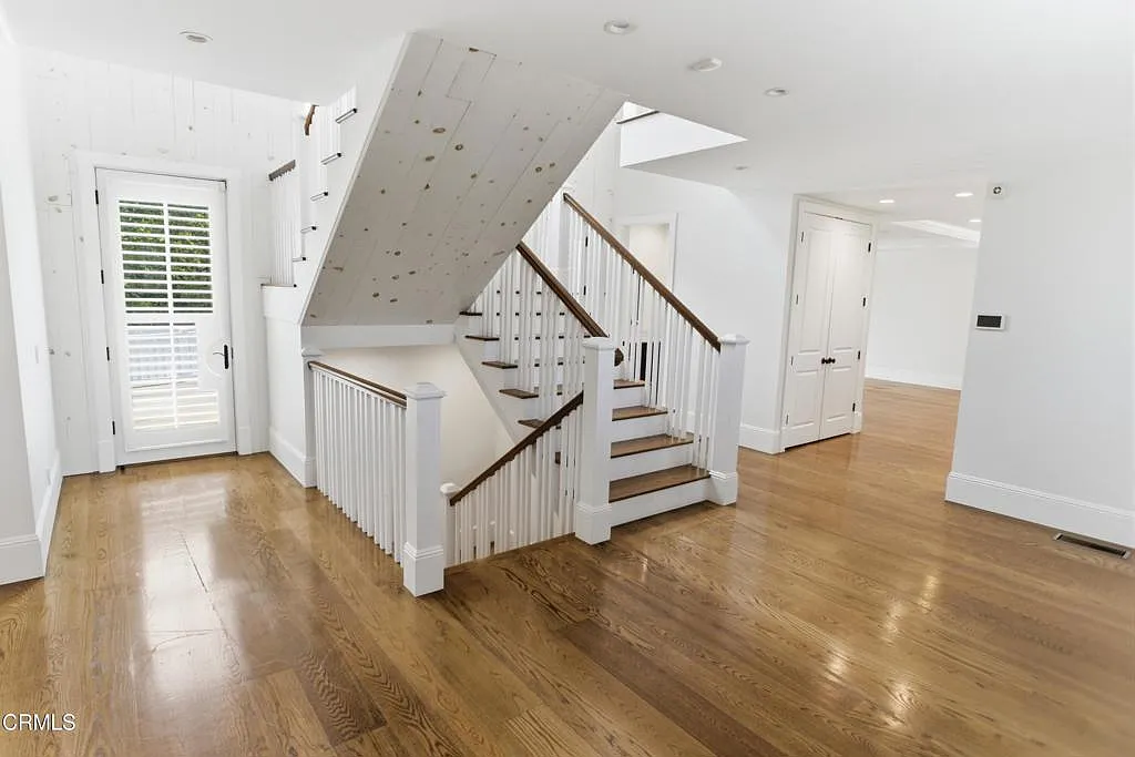 5 bed, 6.0 bath, 4282 sqft, $10,000 — Photo 2