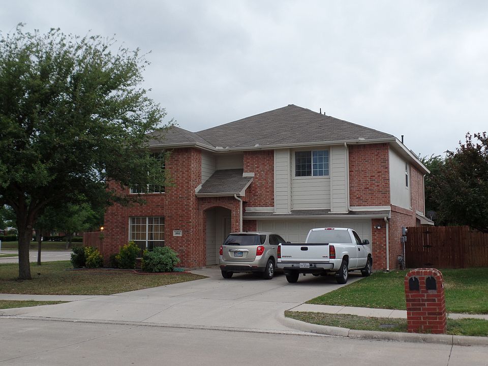 1st image of 900 Peacock Dr