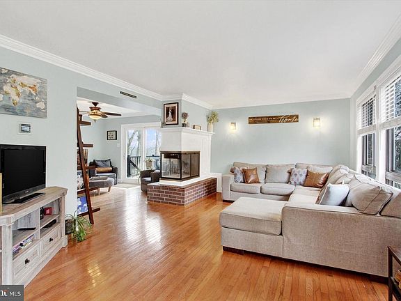 4th image of 308 Winsome Dr