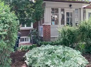 887 Davenport Rd #1, Toronto, ON M6G2B4