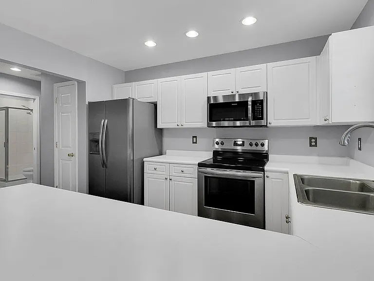 2117 Kings Gate Ln — Photo 8