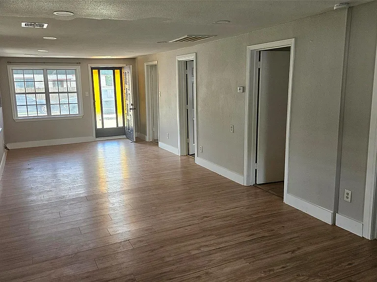 2415 Perry St — Photo 3