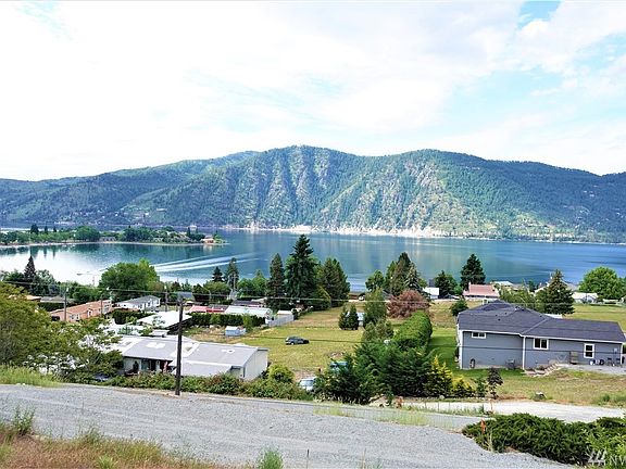 2nd image of 410 Lakeshore Dr
