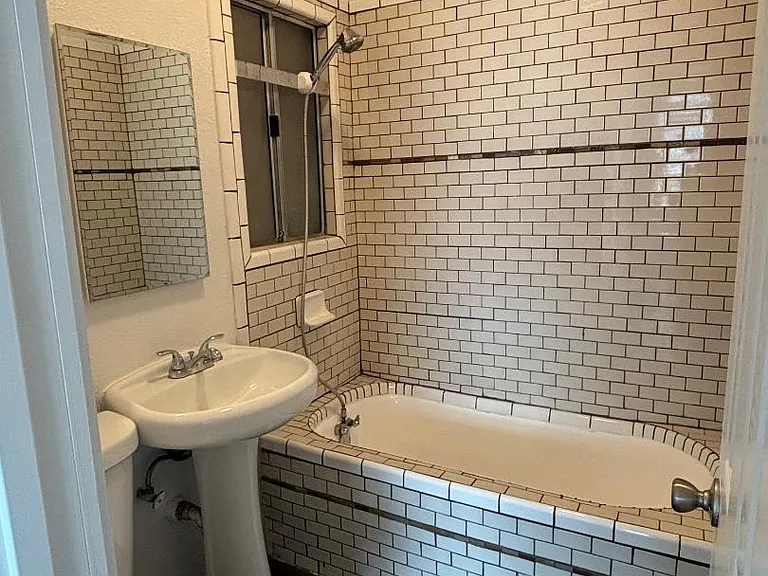 SILVER SPRAY APARTMENTS — Photo 9
