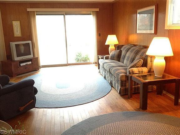 3rd image of 1813 Park Ave